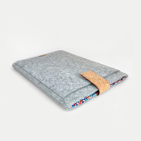 Coque pour MacBook Pro 15 | avec fermeture magnétique et compartiment supplémentaire | gris clair - Coloré | Modèle "HAKA"