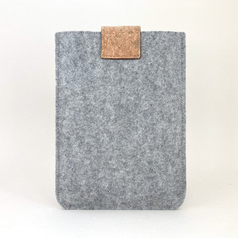 Étui liseuse sur mesure | avec fermeture magnétique et compartiment supplémentaire | gris clair - pistes | Modèle "HAKA"