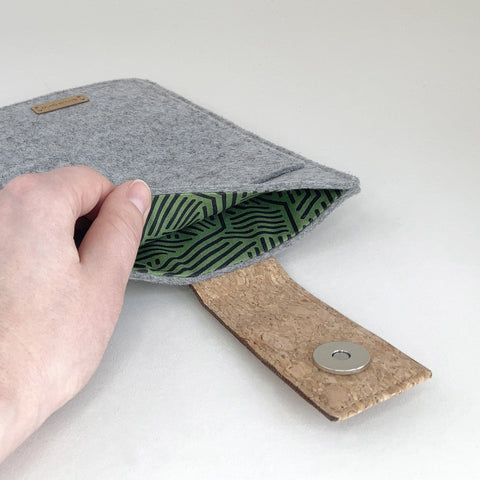 Étui liseuse sur mesure | avec fermeture magnétique et compartiment supplémentaire | gris clair - stipes | Modèle "HAKA"