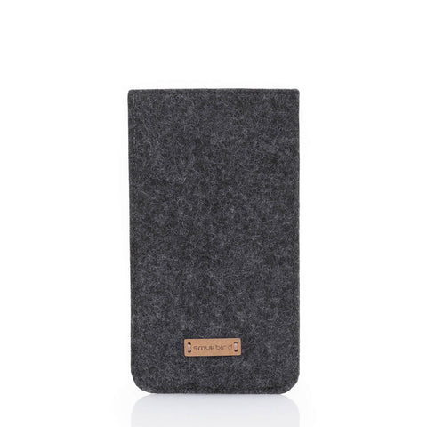 Stilvolle anthrazitfarbene Filzhülle für das Samsung Galaxy A37 aus nachhaltigen Materialien mit detaillierten Nähten.