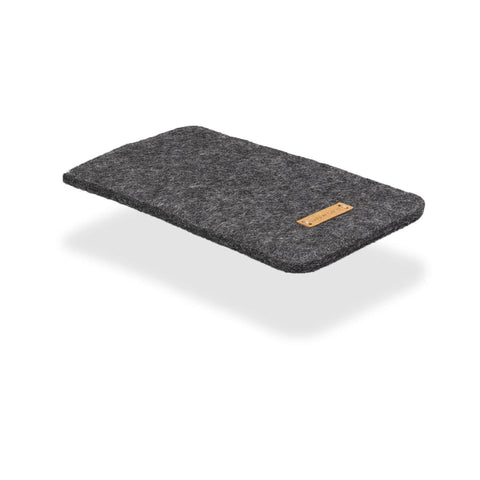 Stilvolle anthrazitfarbene Handytasche für das Samsung Galaxy A37, hergestellt aus Wollfilz und Baumwolle, mit eleganten Nähten.