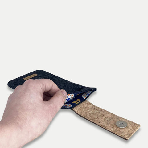 Étui pour Fairphone 4 | avec fermeture magnétique et compartiment supplémentaire | anthracite - Bloom | Modèle HAKA