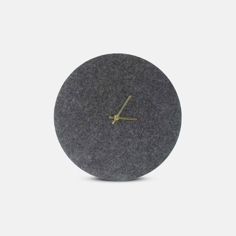 Vilt en kurk wandklok 30 cm | antraciet - goud | Ontwerp: Aalborg