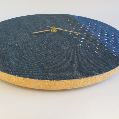 Wanduhr Wabi Sabi Denim rond 30 cm | Denim - goud | Ontwerp: Sapporo