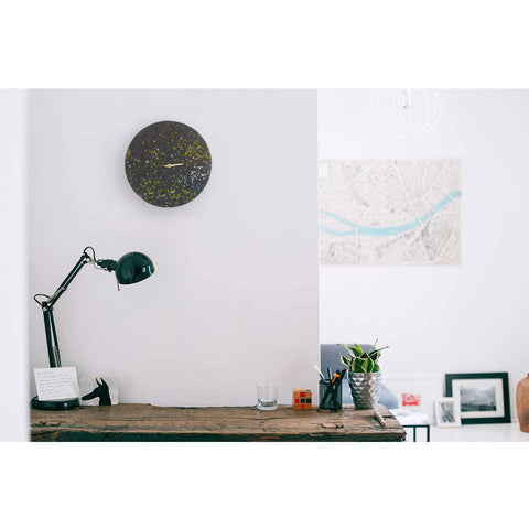 Vilt en kurk wandklok 30 cm | Ontwerp "Dots" van Anja Streese