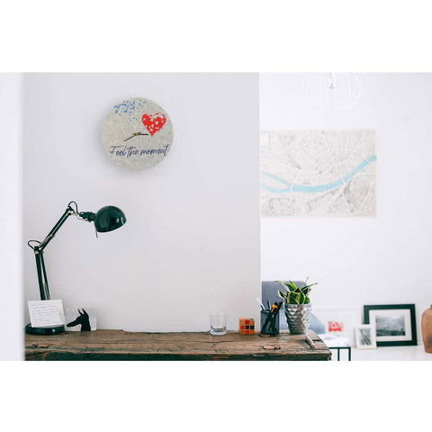Vilt- en kurken wandklok 30 cm | Ontwerp "Hart" van Anja Streese