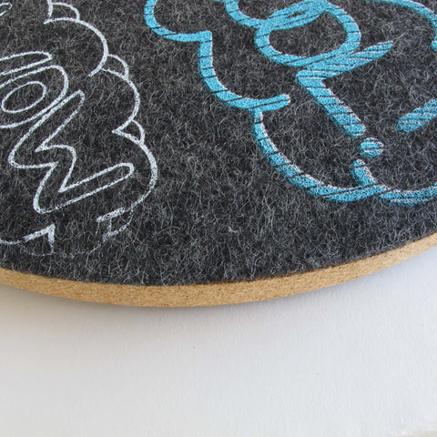 Vilt en kurk wandklok 30 cm | Ontwerp "Cool" van Anja Streese