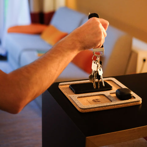 Organisateur pour téléphone, clés, bijoux & Co. | en feutre et liège | gris clair