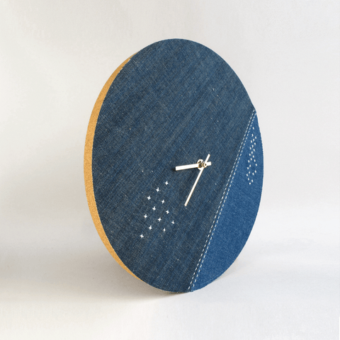 Wanduhr Wabi Sabi Denim rond 30 cm | Denim - goud | Ontwerp: Yokohama