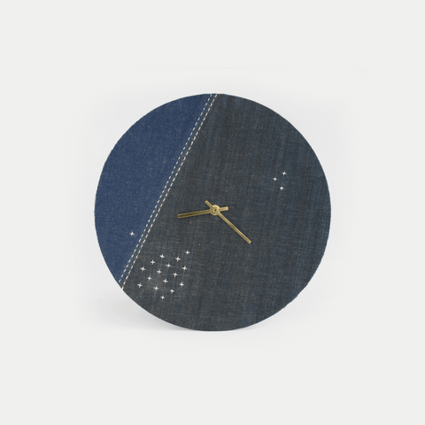Horloge murale Wabi Sabi Denim ronde 30 cm | Jean - gold | Conception : Osaka