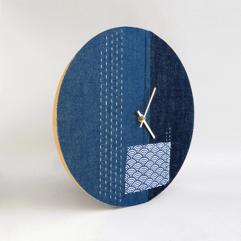 Wanduhr Wabi Sabi Denim rond 30 cm | Denim - goud | Ontwerp: Nagoya