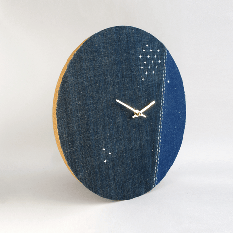 Horloge murale Wabi Sabi Denim ronde 30 cm | Jean - gold | Conception : Osaka