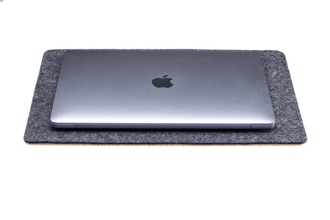 Sous-main pour MacBooks en feutre et liège | 26x38cm | anthracite