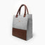 Shopper Bag aus Wollfilz und Kork in Hellgrau Braun freigestellt