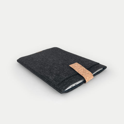 Housse pour ordinateur portable personnalisée | avec fermeture magnétique et compartiment supplémentaire | anthracite - pistes | Modèle "HAKA"