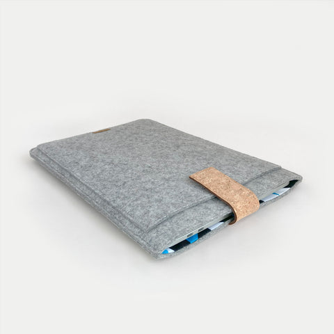 Housse pour ordinateur portable personnalisée | avec fermeture magnétique et compartiment supplémentaire | gris clair - formes | Modèle "HAKA"