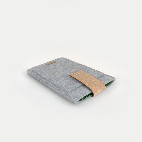 Étui liseuse sur mesure | avec fermeture magnétique et compartiment supplémentaire | gris clair - stipes | Modèle "HAKA"