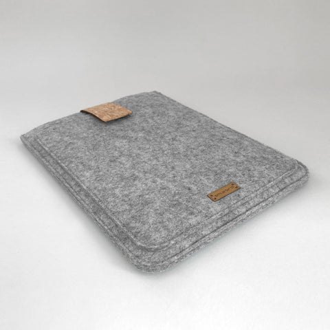 Hoesje voor MacBook Air M2 15 | met magnetische sluiting en extra vak  | lichtgrijs - Bloom | Model "HAKA"