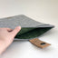 Hoes voor MacBook Pro M3 Max | met magnetische sluiting en extra vak  | lichtgrijs - strepen | Model "HAKA"