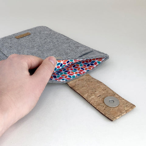 Étui liseuse sur mesure | avec fermeture magnétique et compartiment supplémentaire | gris clair - Coloré | Modèle "HAKA"