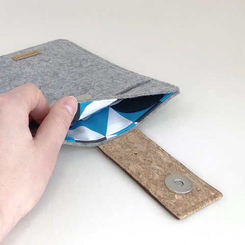 Étui liseuse sur mesure | avec fermeture magnétique et compartiment supplémentaire | gris clair - formes | Modèle "HAKA"