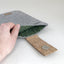 Housse pour reMarkable Paper Pro | avec fermeture magnétique et compartiment supplémentaire | gris clair - Stipes | Modèle "HAKA"
