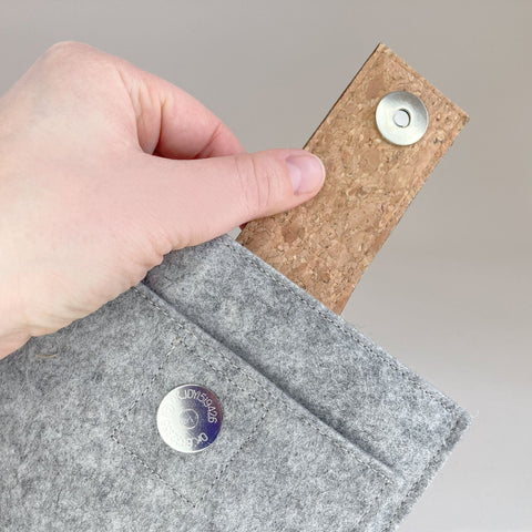 Housse pour reMarkable Paper Pro | avec fermeture magnétique et compartiment supplémentaire | gris clair - Colorful | Modèle "HAKA"