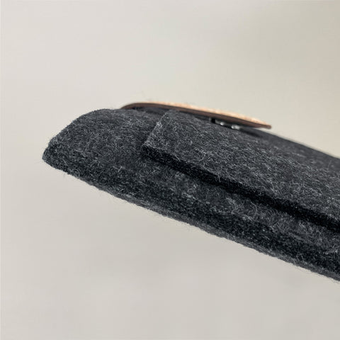 Coque pour Acer Spin | avec fermeture magnétique et compartiment supplémentaire  | anthracite - rayures | Modèle "HAKA"