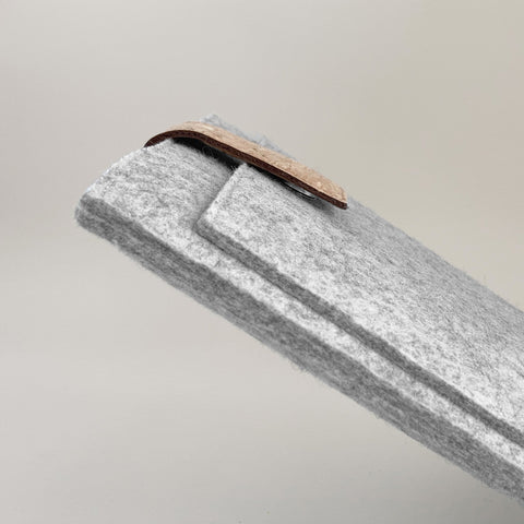 Housse pour Asus Vivobook 13 Slate | avec fermeture magnétique et compartiment supplémentaire  | gris clair - Bloom | Modèle "HAKA"
