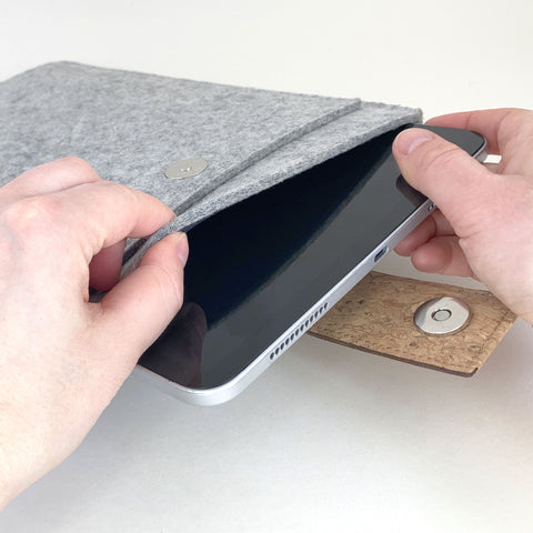 Op maat gemaakte tablethoes | met magnetische sluiting en extra vak | lichtgrijs - vormen | Model "HAKA"