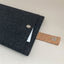 Hoes voor MacBook Pro M3 Max | met magnetische sluiting en extra vak  | antraciet - strepen | Model "HAKA"