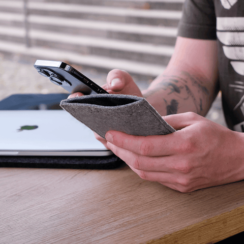 Telefoonhoesje voor Samsung Galaxy Z Fold4 | van vilt en biologisch katoen | lichtgrijs - kleurrijk | model "LET"