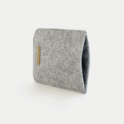 Étui pour téléphone portable pour Samsung Galaxy M13 | en feutre et coton bio | gris clair - tracks | modèle "LET"