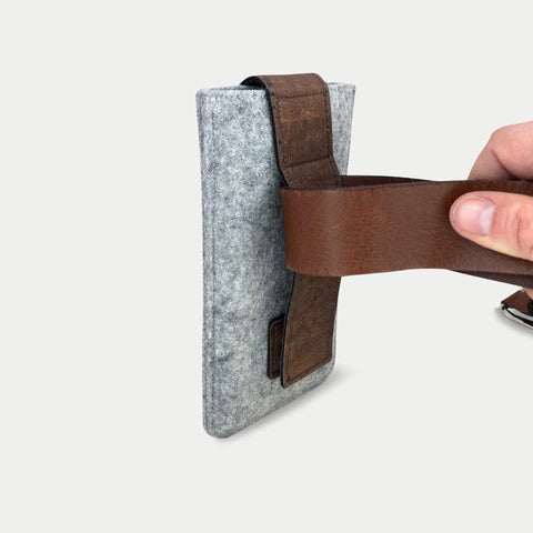 Handige heuptas voor iPhone 11 Pro | met magneetsluiting en vak voor kaarten | lichtgrijs | model CLIP