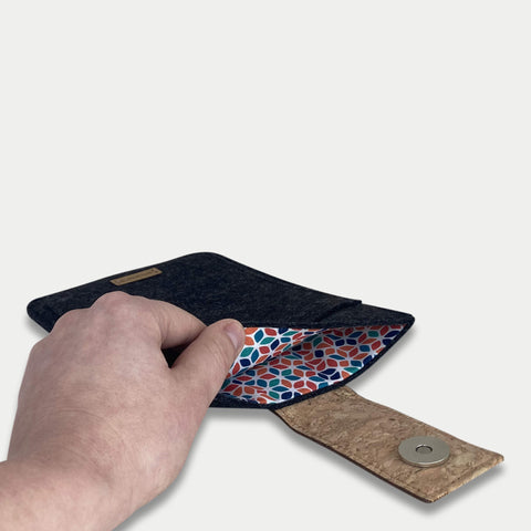 Op maat gemaakte eReader-hoes | met magnetische sluiting en extra vak | antraciet - Kleurrijk | Model "HAKA"