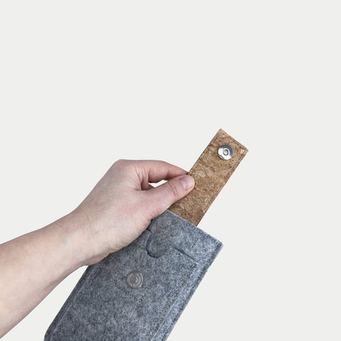 Telefoonhoesje voor iPhone 15 | met magneetsluiting en extra vak | lichtgrijs - Shapes | model HAKA