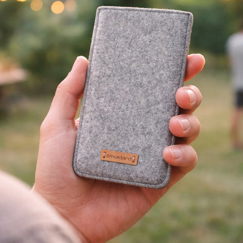 Coque de téléphone sur mesure | en feutre et coton biologique | gris clair - Coloré | Modèle "LAISSER"