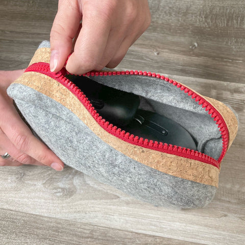 Sac d'accessoires pour câbles, etc. | en feutre et liège | vert anthracite