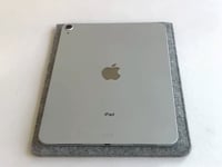 Étui pour iPad - 10e génération | en feutre et coton biologique | gris clair - pistes | Modèle "LAISSER"