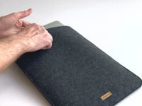 Housse ordinateur portable sur mesure | en feutre et coton biologique | anthracite - pistes | Modèle "LAISSER"