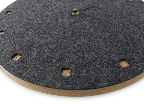 Vilt en kurk wandklok 30 cm | antraciet - zwart | Ontwerp: Esbjerg