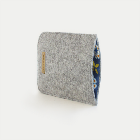 Housse de téléphone pour Xiaomi Poco M5  | en feutre et coton biologique | gris clair - floraison | Modèle "LAISSER"