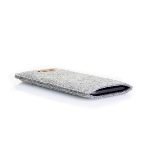 Housse de téléphone pour Xiaomi Poco X5  | en feutre et coton biologique | gris clair - pistes | Modèle "LAISSER"