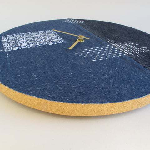 Wanduhr Wabi Sabi Denim rond 30 cm | Denim - goud | Ontwerp: Fukuoka