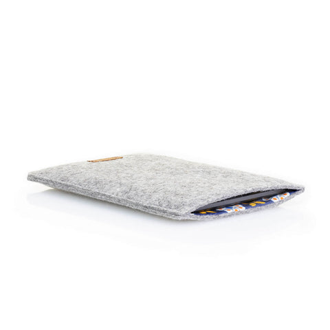 Hoes voor Kindle Paperwhite 6.8 inch | gemaakt van vilt en biologisch katoen | lichtgrijs - bloei | Model "LET"