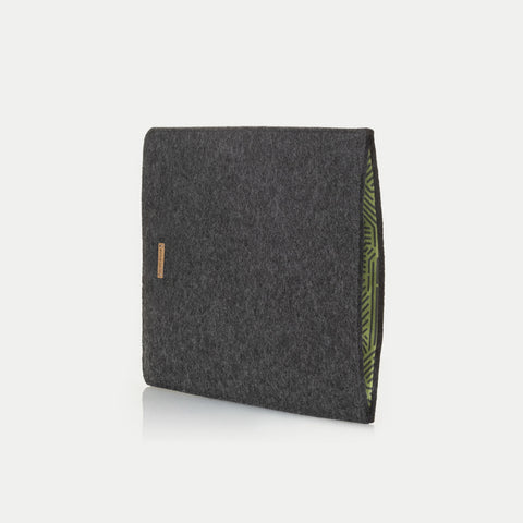 Hoesje voor MacBook Pro 13 | gemaakt van vilt en biologisch katoen | antraciet - strepen | Model "LET"