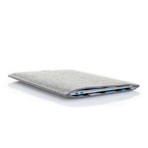 Hoesje voor MacBook Pro 15 | gemaakt van vilt en biologisch katoen | lichtgrijs - vormen | Model "LET"