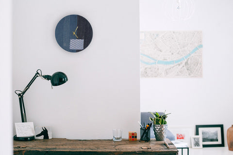 Wanduhr Wabi Sabi Denim rond 30 cm | Denim - goud | Ontwerp: Fukuoka