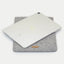 Housse pour iPad Pro 11" - 3e génération | en feutre et coton biologique | gris clair - pistes | Modèle "LAISSER"