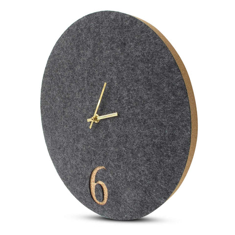 Horloge murale en feutre et liège 30 cm | anthracite - or | Conception : Aarhus